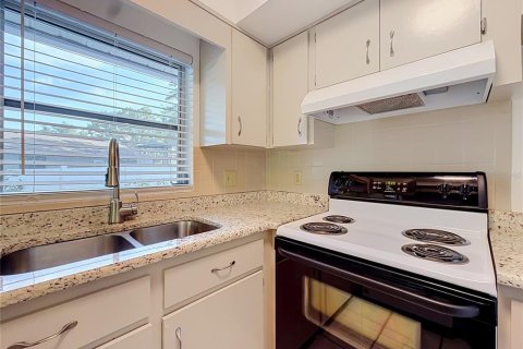 House in Inverness, Florida 2 bedrooms, 126.35 sq.m. № 2228371 - photo 13