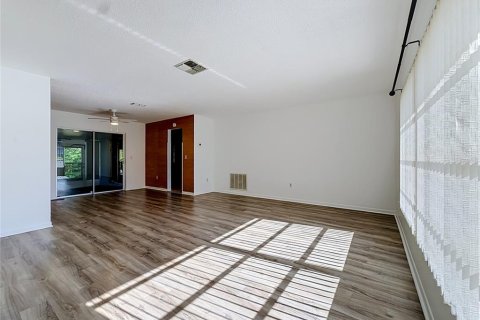 House in Inverness, Florida 2 bedrooms, 126.35 sq.m. № 2228371 - photo 6