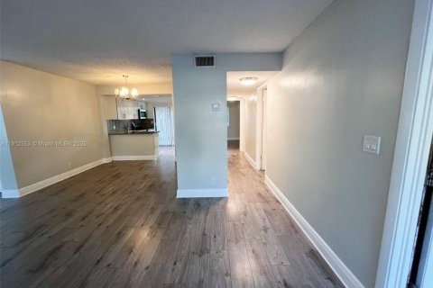 Снять в аренду кондоминиум в Плантация, Флорида 2 спальни, 89.56м2, № 1970290 - фото 2