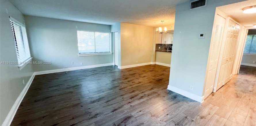 Кондоминиум с 2 спальнями в Плантация, Флорида № 1970290