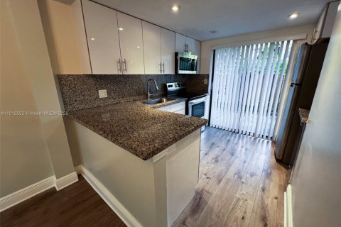 Снять в аренду кондоминиум в Плантация, Флорида 2 спальни, 89.56м2, № 1970290 - фото 5