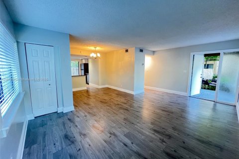 Снять в аренду кондоминиум в Плантация, Флорида 2 спальни, 89.56м2, № 1970290 - фото 3