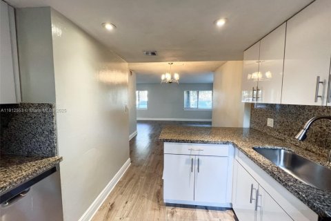Снять в аренду кондоминиум в Плантация, Флорида 2 спальни, 89.56м2, № 1970290 - фото 9