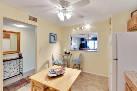 Condo in South Pasadena, Florida, 2 bedrooms  № 1740695 - photo 17