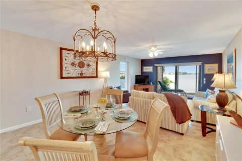 Condo in South Pasadena, Florida, 2 bedrooms  № 1740695 - photo 9
