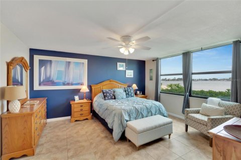 Condo in South Pasadena, Florida, 2 bedrooms  № 1740695 - photo 20
