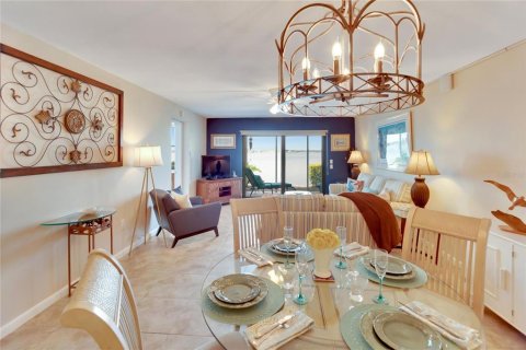 Condo in South Pasadena, Florida, 2 bedrooms  № 1740695 - photo 11