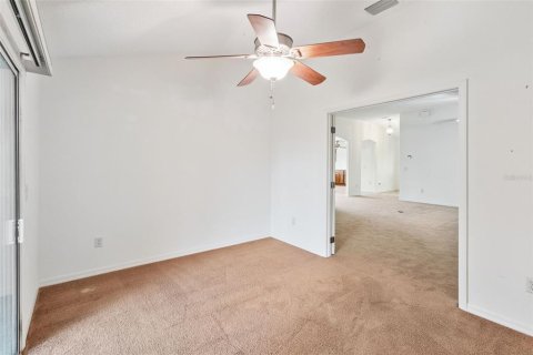 House in The Villages, Florida 3 bedrooms, 229.75 sq.m. № 2228479 - photo 12