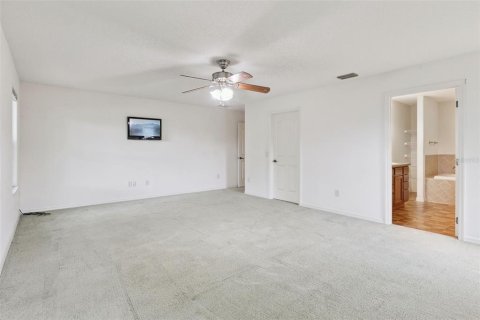 House in The Villages, Florida 3 bedrooms, 229.75 sq.m. № 2228479 - photo 18