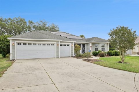 House in The Villages, Florida 3 bedrooms, 229.75 sq.m. № 2228479 - photo 2