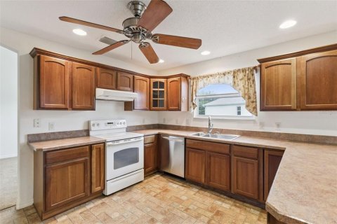 House in The Villages, Florida 3 bedrooms, 229.75 sq.m. № 2228479 - photo 9