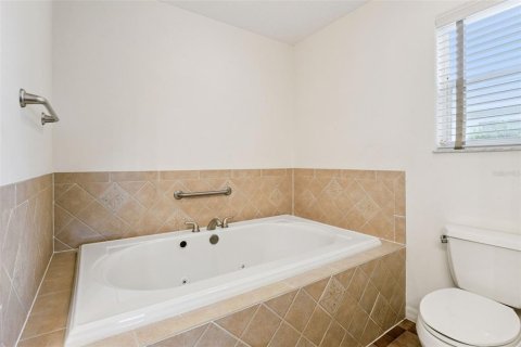 House in The Villages, Florida 3 bedrooms, 229.75 sq.m. № 2228479 - photo 28