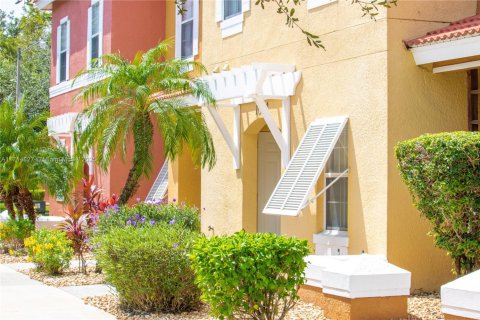 Townhouse in Kissimmee, Florida 3 bedrooms № 1860913 - photo 1