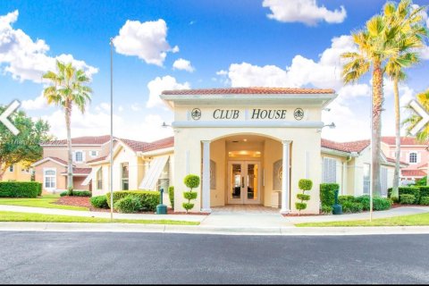 Townhouse in Kissimmee, Florida 3 bedrooms № 1860913 - photo 2