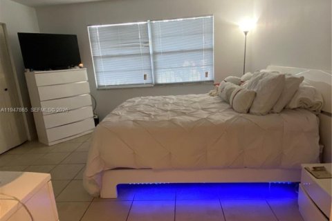 Condo in Pembroke Pines, Florida, 1 bedroom  № 2003944 - photo 7