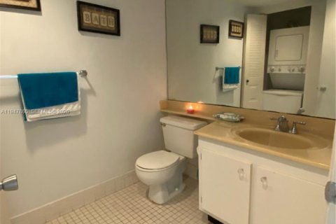 Condo in Pembroke Pines, Florida, 1 bedroom  № 2003944 - photo 9