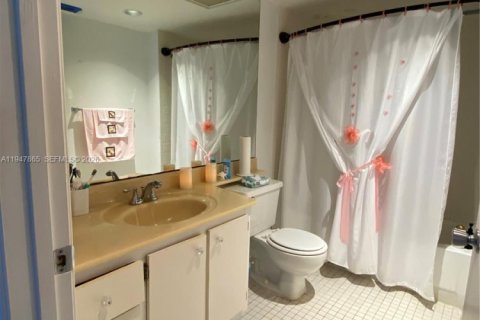 Condo in Pembroke Pines, Florida, 1 bedroom  № 2003944 - photo 8