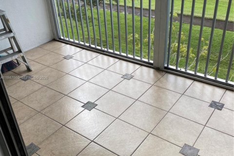 Condo in Pembroke Pines, Florida, 1 bedroom  № 2003944 - photo 6