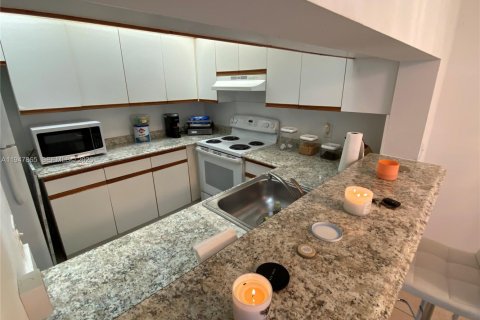 Condo in Pembroke Pines, Florida, 1 bedroom  № 2003944