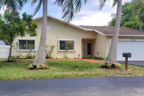 Снять в аренду виллу или дом в Майами, Флорида 3 спальни, 150.59м2, № 1952980 - фото 2