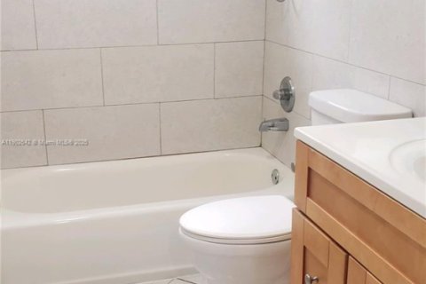 Снять в аренду виллу или дом в Майами, Флорида 3 спальни, 150.59м2, № 1952980 - фото 15