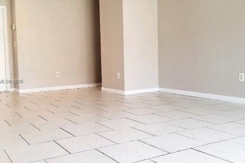 Снять в аренду виллу или дом в Майами, Флорида 3 спальни, 150.59м2, № 1952980 - фото 9