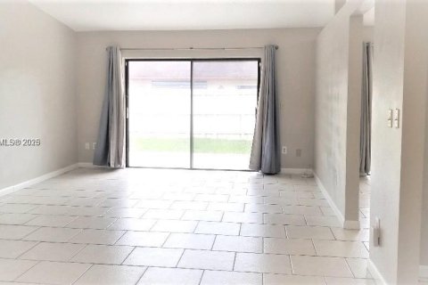 Снять в аренду виллу или дом в Майами, Флорида 3 спальни, 150.59м2, № 1952980 - фото 3