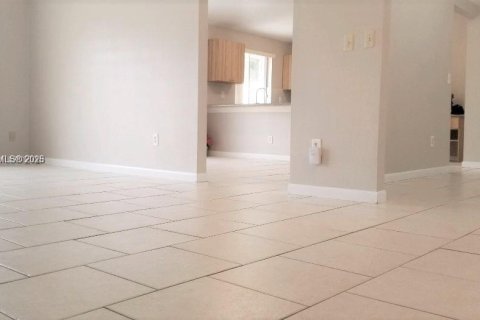 Снять в аренду виллу или дом в Майами, Флорида 3 спальни, 150.59м2, № 1952980 - фото 4