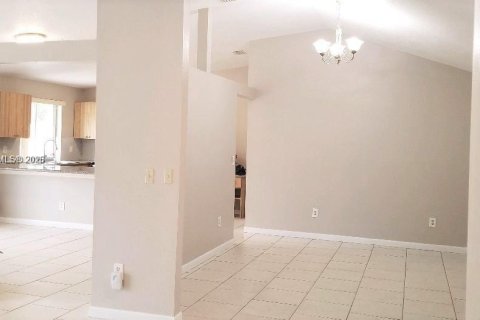 Снять в аренду виллу или дом в Майами, Флорида 3 спальни, 150.59м2, № 1952980 - фото 5