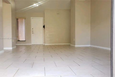 Снять в аренду виллу или дом в Майами, Флорида 3 спальни, 150.59м2, № 1952980 - фото 6