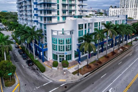 Propiedad comercial en venta en Miami, Florida № 1987742 - foto 6