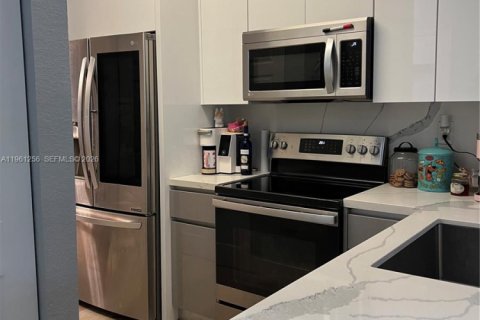 Купить кондоминиум в Хомстед, Флорида 3 спальни, 108.6м2, № 2022035 - фото 2