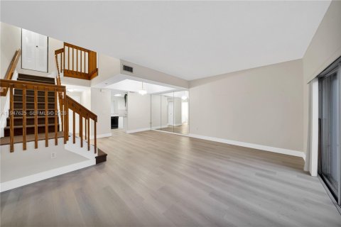 Touwnhouse à louer à Miami, Floride: 2 chambres, 127.83 m2 № 2003898 - photo 6