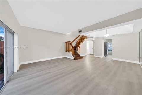 Touwnhouse à louer à Miami, Floride: 2 chambres, 127.83 m2 № 2003898 - photo 4