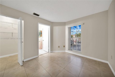 Touwnhouse à louer à Miami, Floride: 2 chambres, 127.83 m2 № 2003898 - photo 16