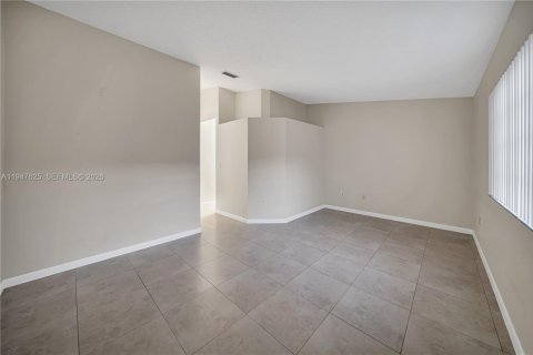 Touwnhouse à louer à Miami, Floride: 2 chambres, 127.83 m2 № 2003898 - photo 12