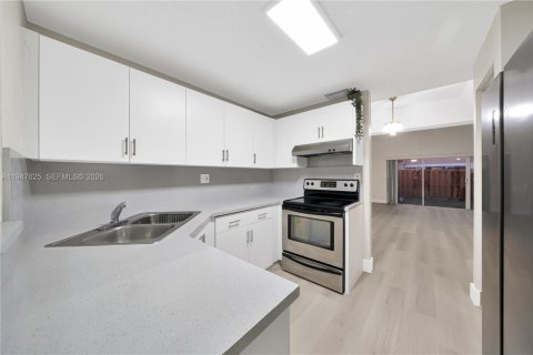 Touwnhouse à louer à Miami, Floride: 2 chambres, 127.83 m2 № 2003898 - photo 7