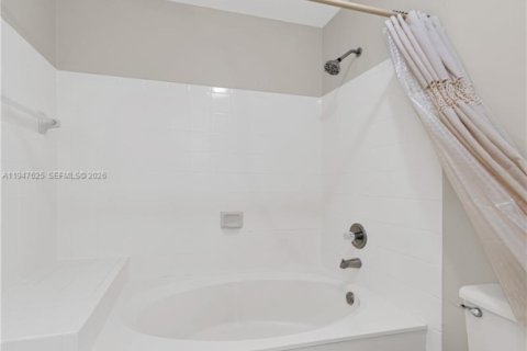 Touwnhouse à louer à Miami, Floride: 2 chambres, 127.83 m2 № 2003898 - photo 15