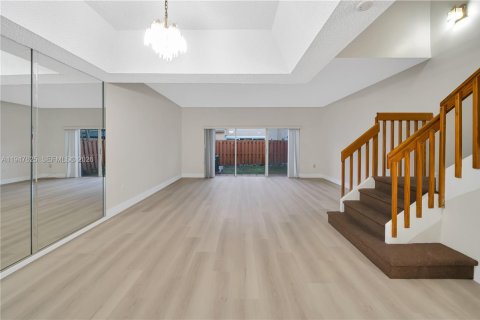 Touwnhouse à louer à Miami, Floride: 2 chambres, 127.83 m2 № 2003898 - photo 3