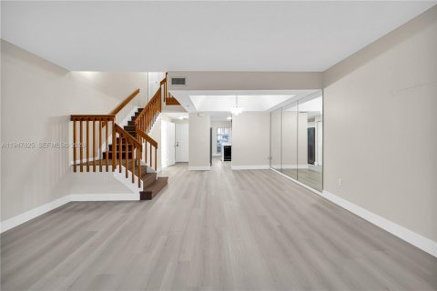 Touwnhouse à louer à Miami, Floride: 2 chambres, 127.83 m2 № 2003898 - photo 5