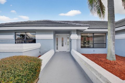 Villa ou maison à louer à Boynton Beach, Floride: 4 chambres, 211.72 m2 № 2003894 - photo 2