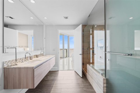 Condominio en venta en Miami, Florida, 2 dormitorios, 107.95 m2 № 1958913 - foto 18