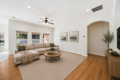 Casa en venta en Orlando, Florida, 5 dormitorios, 240.15 m2 № 2347592 - foto 3