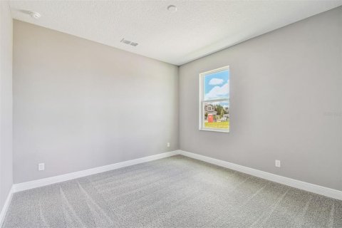 Casa en venta en Zephyrhills, Florida, 5 dormitorios, 328.04 m2 № 1608354 - foto 18