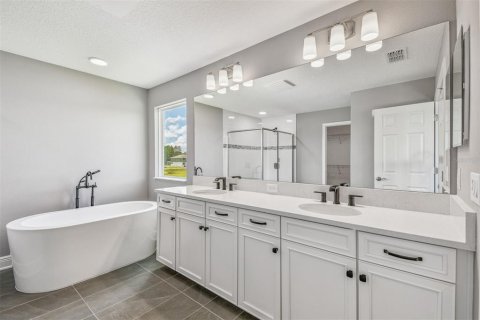 Casa en venta en Zephyrhills, Florida, 5 dormitorios, 328.04 m2 № 1608354 - foto 23