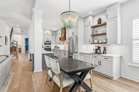 Villa ou maison à vendre à Orlando, Floride: 5 chambres, 279.64 m2 № 2395604 - photo 12