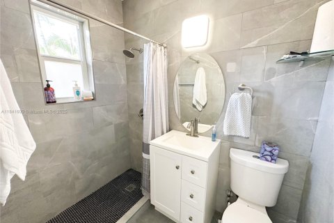 Condo in Miami Beach, Florida, 1 bedroom  № 1832524 - photo 10