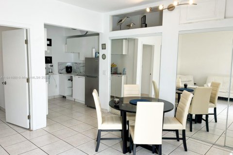 Condo in Miami Beach, Florida, 1 bedroom  № 1832524 - photo 6