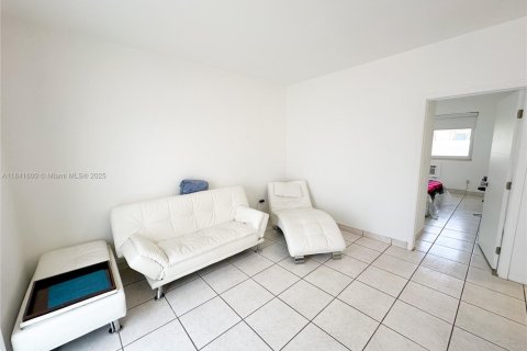 Condo in Miami Beach, Florida, 1 bedroom  № 1832524 - photo 7