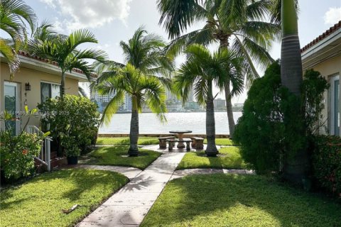 Condo in Miami Beach, Florida, 1 bedroom  № 1832524 - photo 20